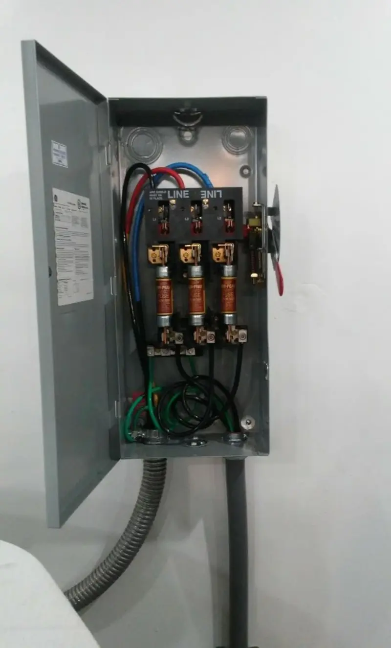 Three-phase disconnect switch installed for Smoke Detector Installation in Keystone